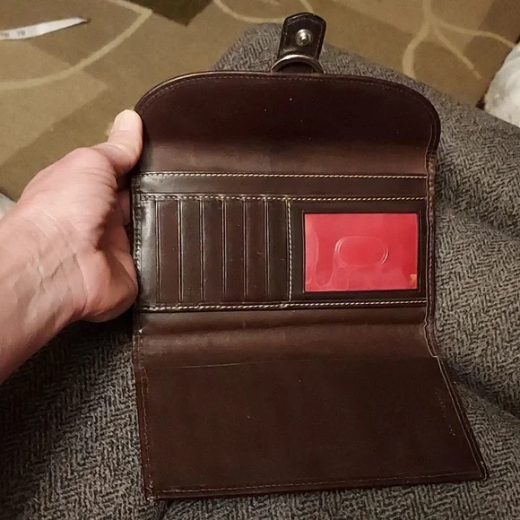 RARE DOONEY & BOURKE Burnished Red & Brown Embossed Croc Leather Wallet - Picture 3 of 11